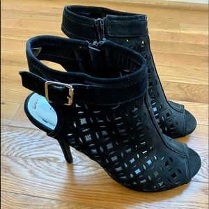 Madeline Womens Black Heels Size 8.5